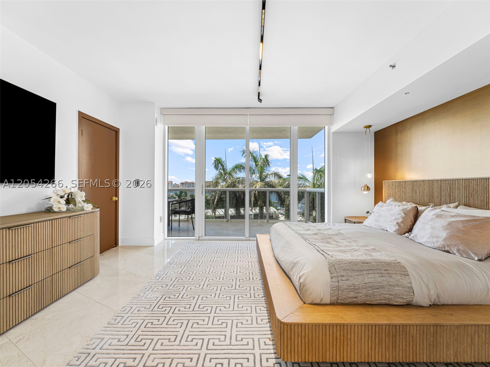400 Alton Rd #808, Miami Beach FL 33139
