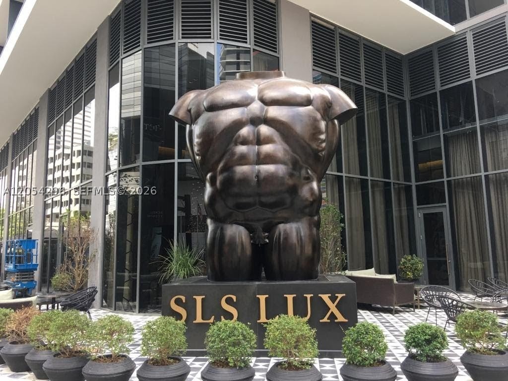 801 S Miami Ave #2203, Miami FL 33130