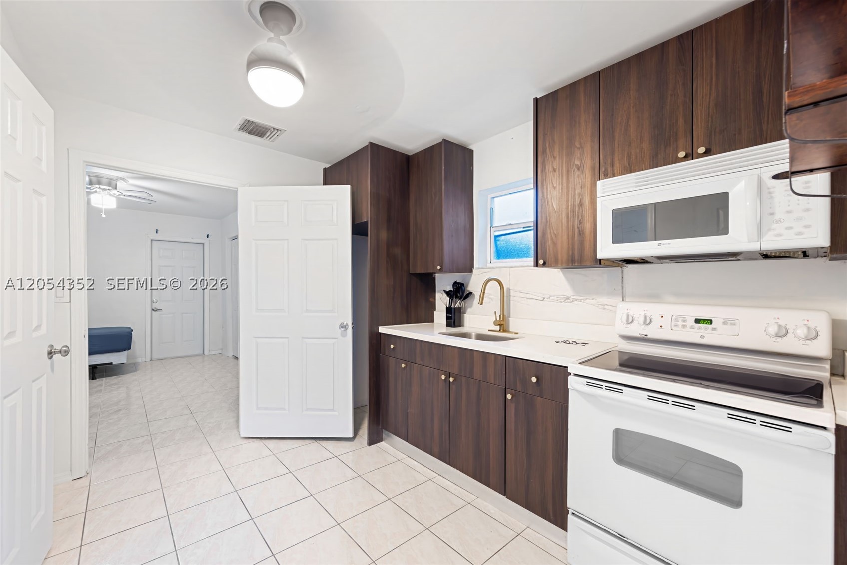 23 SW 8th St, Hallandale Beach FL 33009