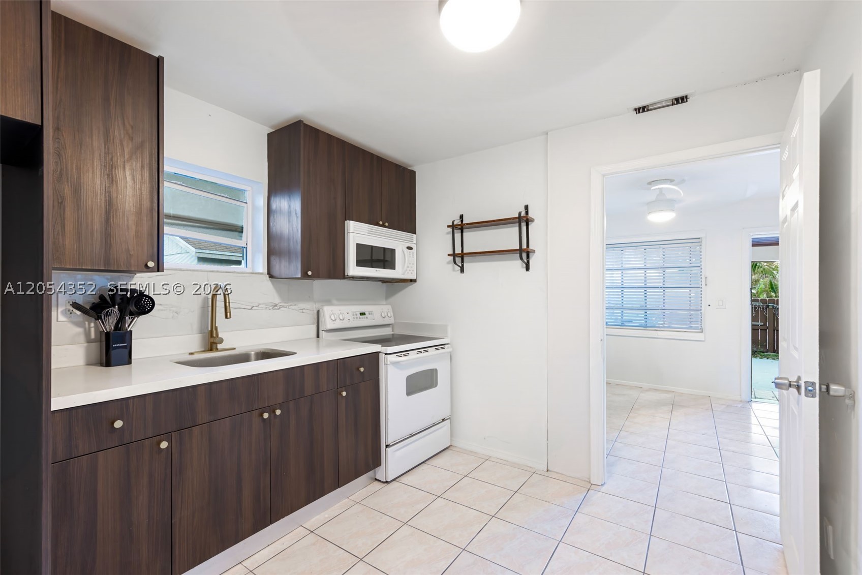 23 SW 8th St, Hallandale Beach FL 33009
