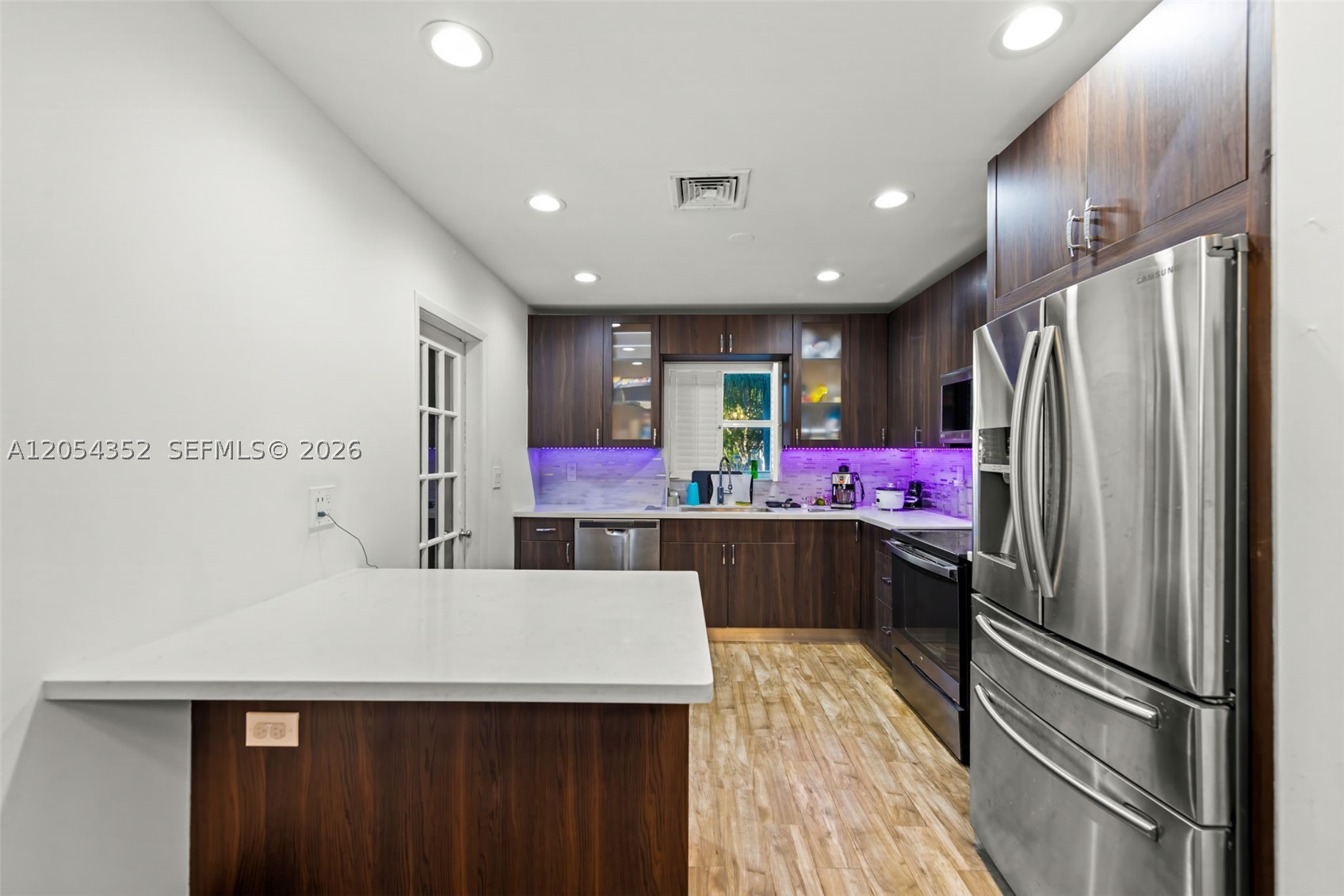 23 SW 8th St, Hallandale Beach FL 33009