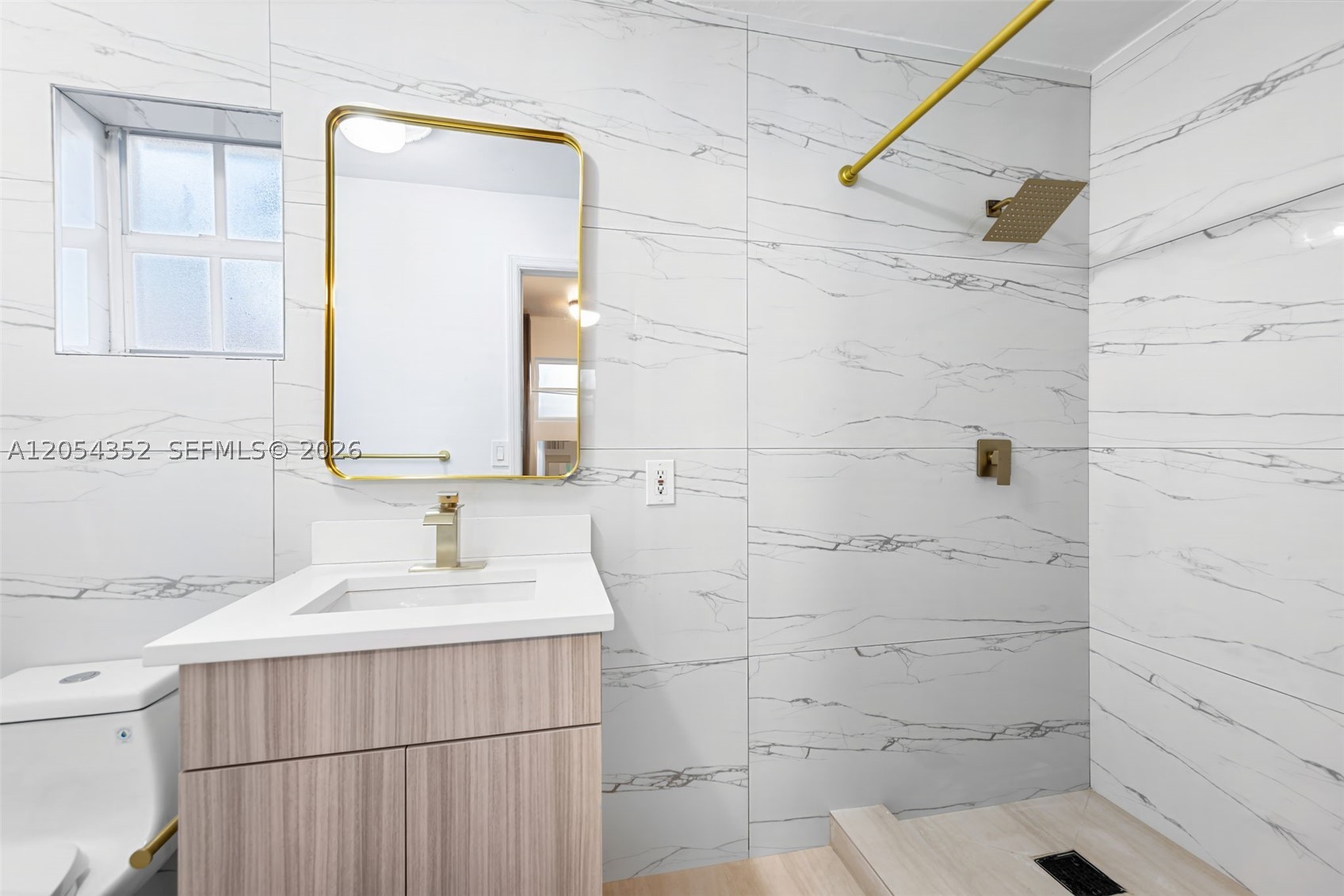 23 SW 8th St, Hallandale Beach FL 33009