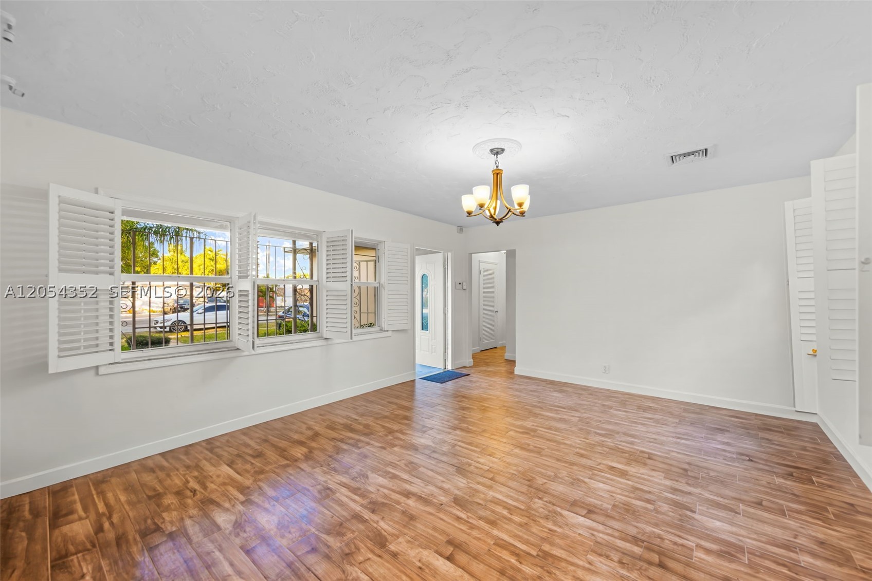 23 SW 8th St, Hallandale Beach FL 33009
