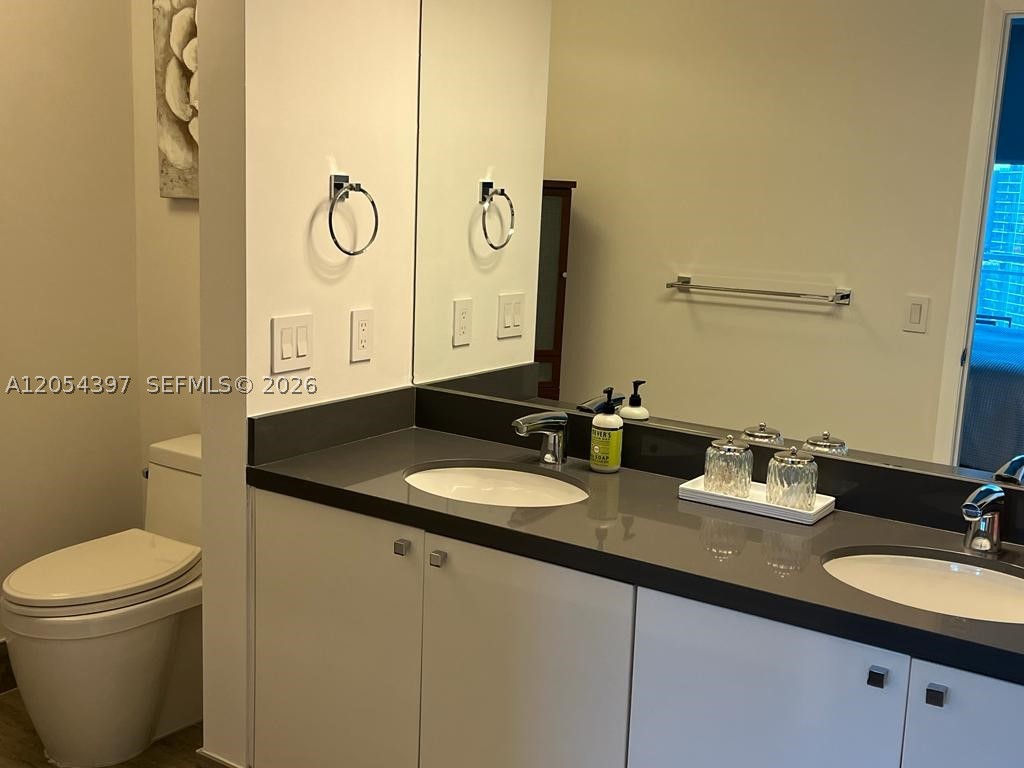 90 SW 3rd St #3004, Miami FL 33130