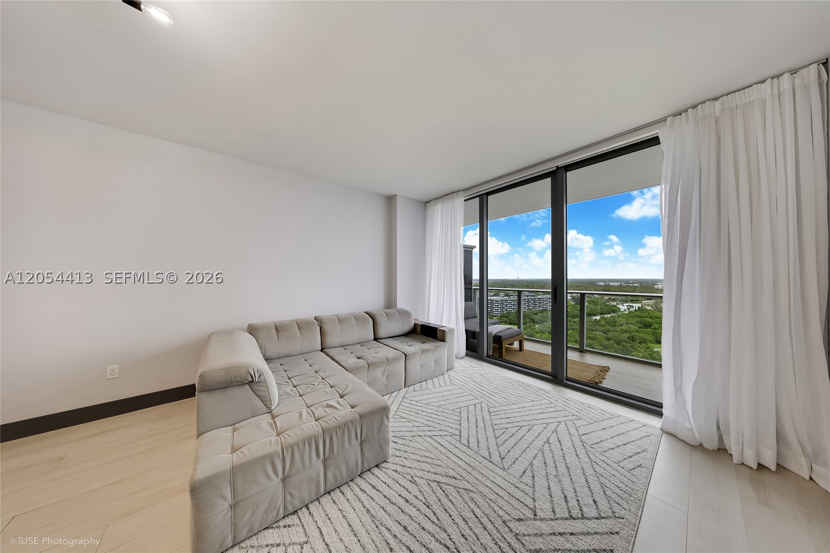 16385 Biscayne Blvd #2205, North Miami Beach FL 33160
