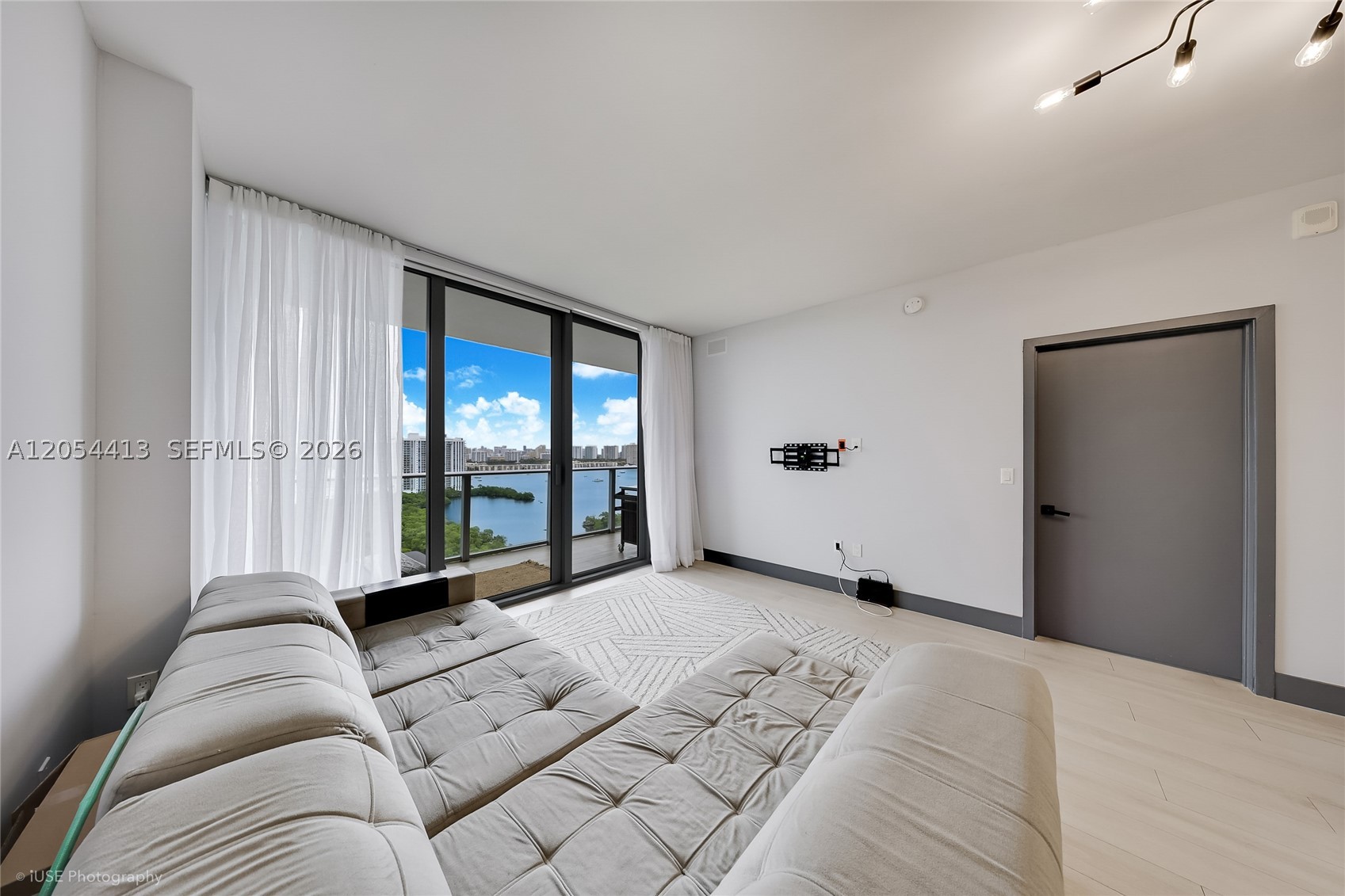 16385 Biscayne Blvd #2205, North Miami Beach FL 33160