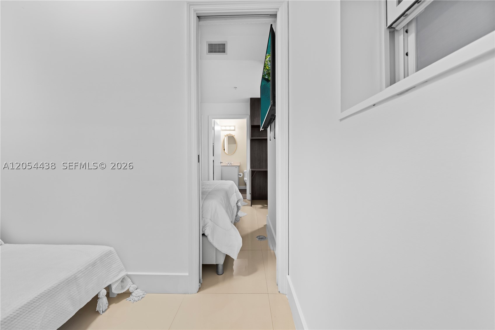 60 SW 13th St #2422, Miami FL 33130