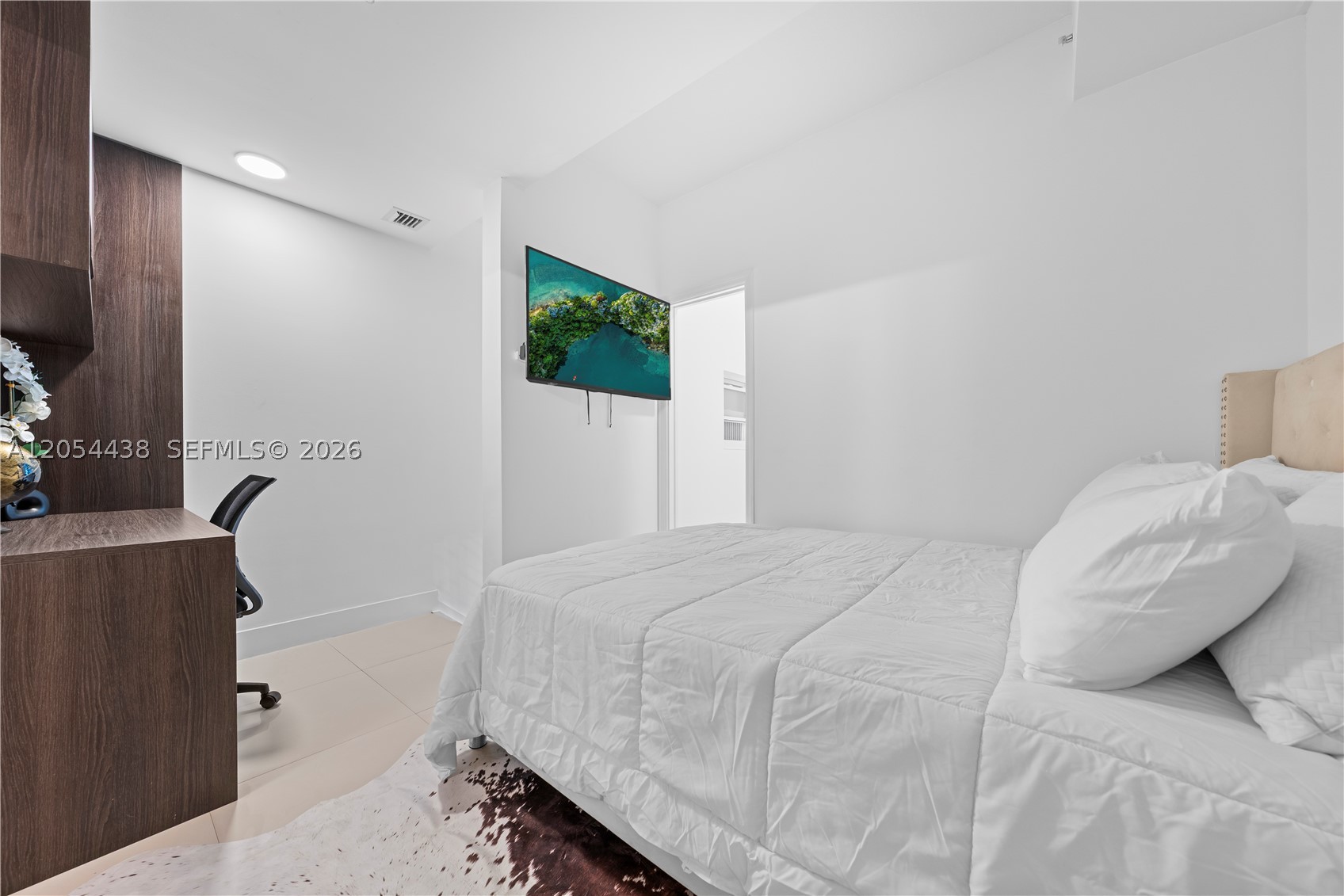 60 SW 13th St #2422, Miami FL 33130