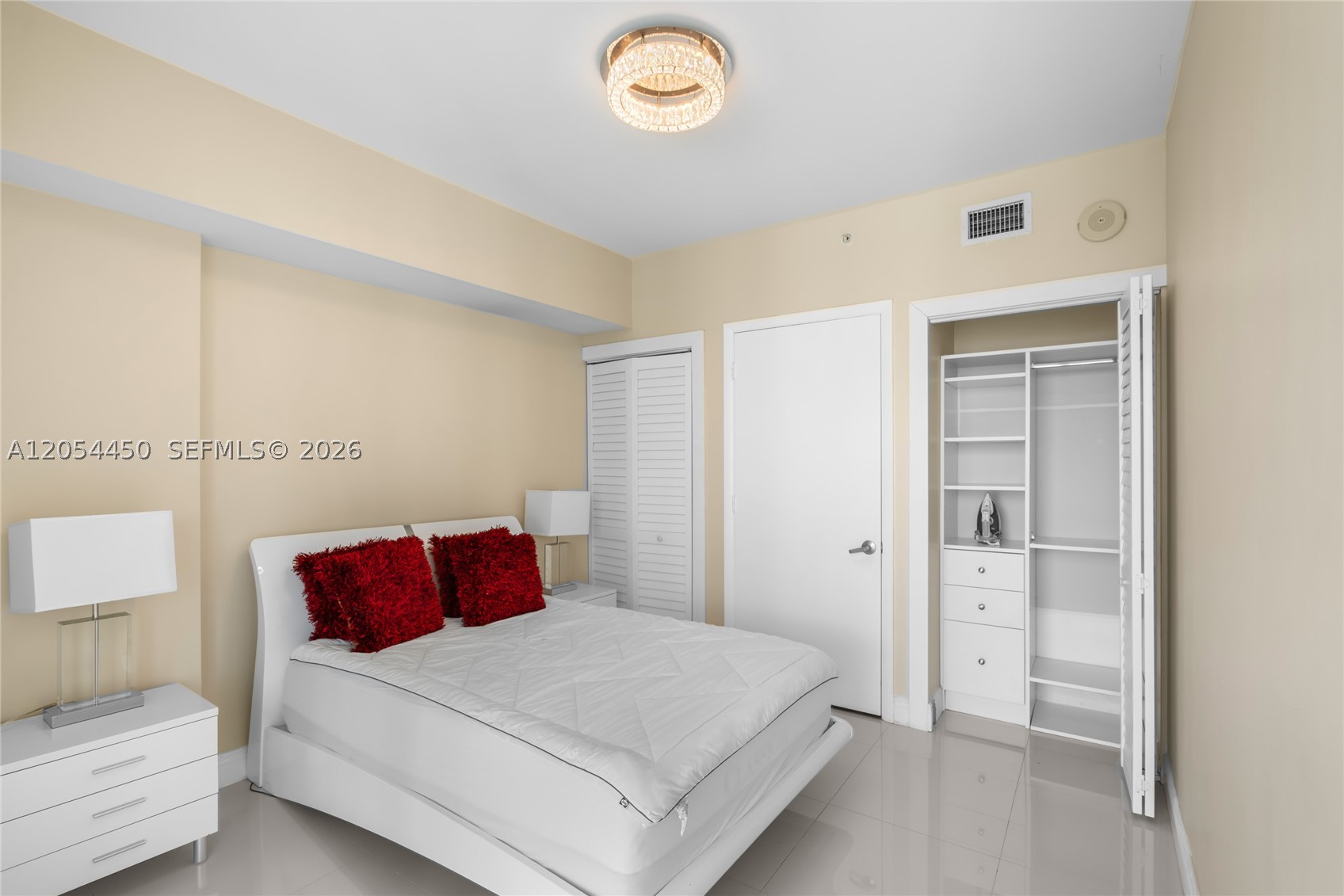 350 S Miami Ave #2515, Miami FL 33130