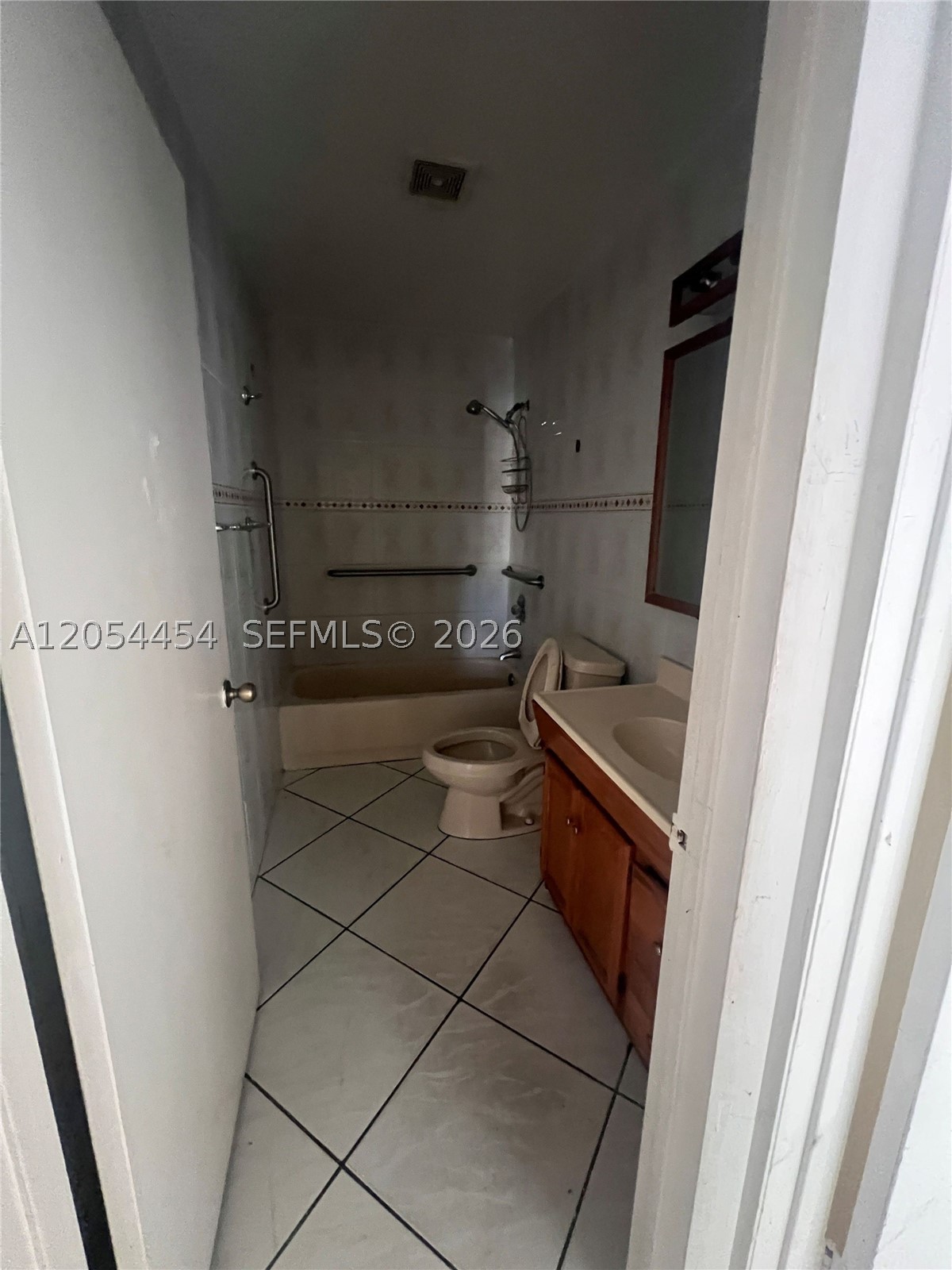 890 E 28th St, Hialeah FL 33013