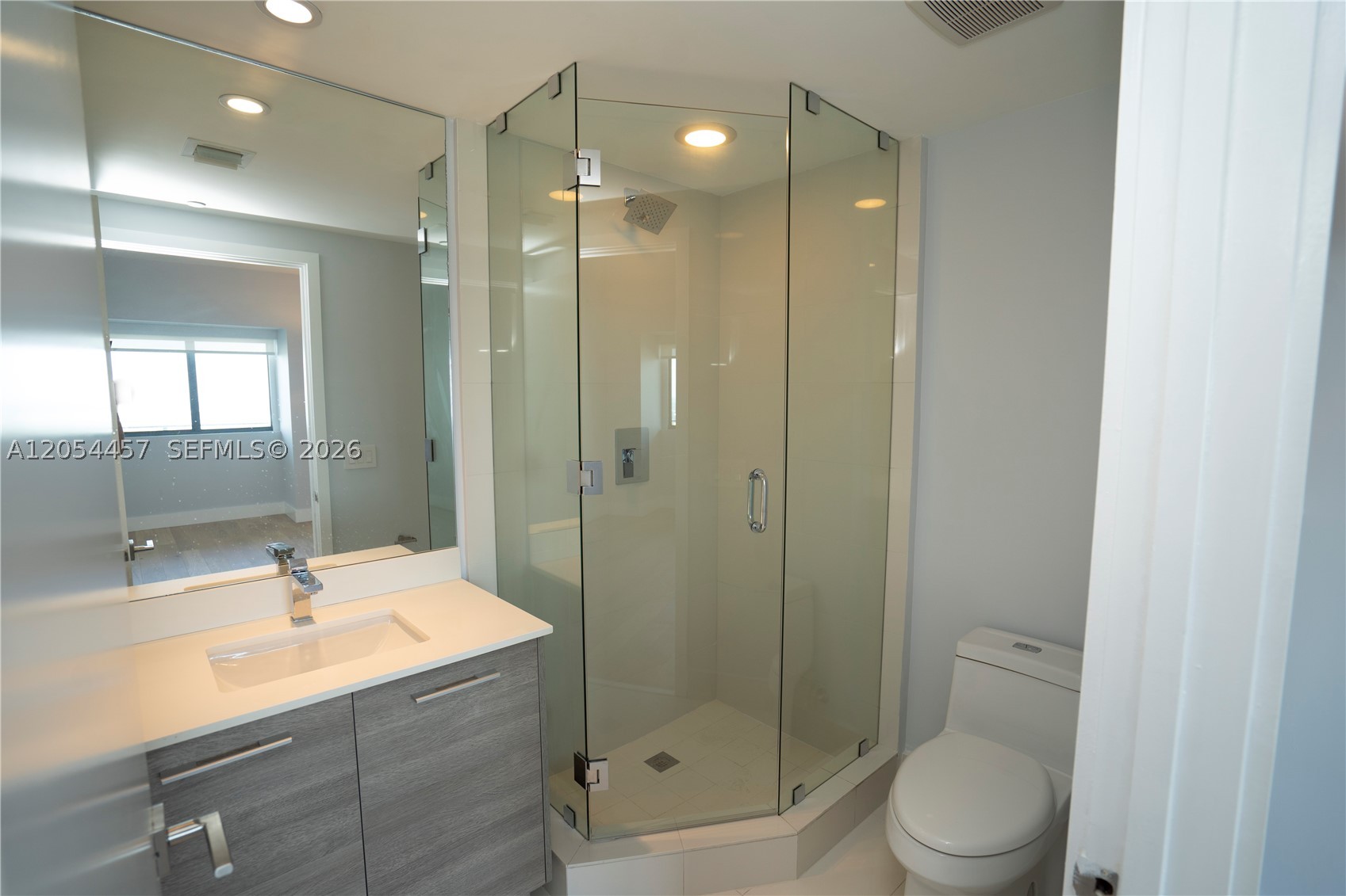650 NE 32nd St #4104, Miami FL 33137