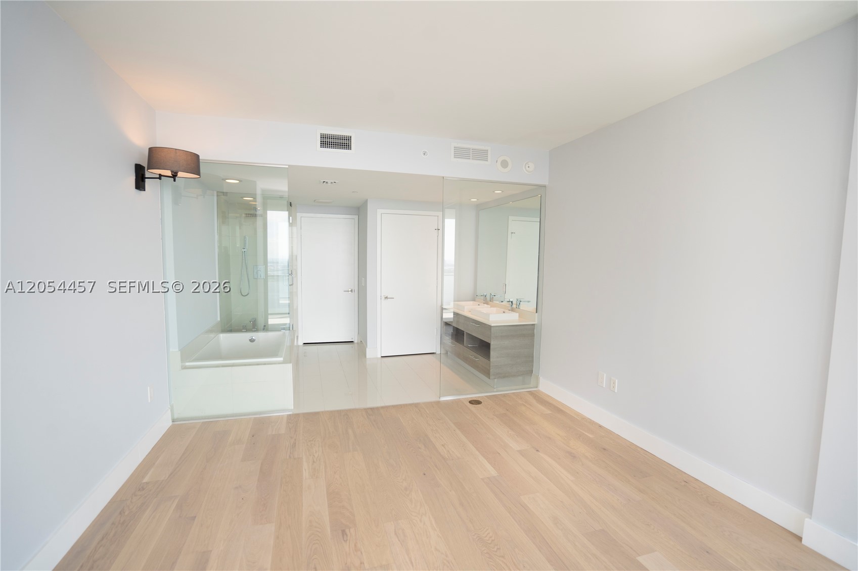 650 NE 32nd St #4104, Miami FL 33137