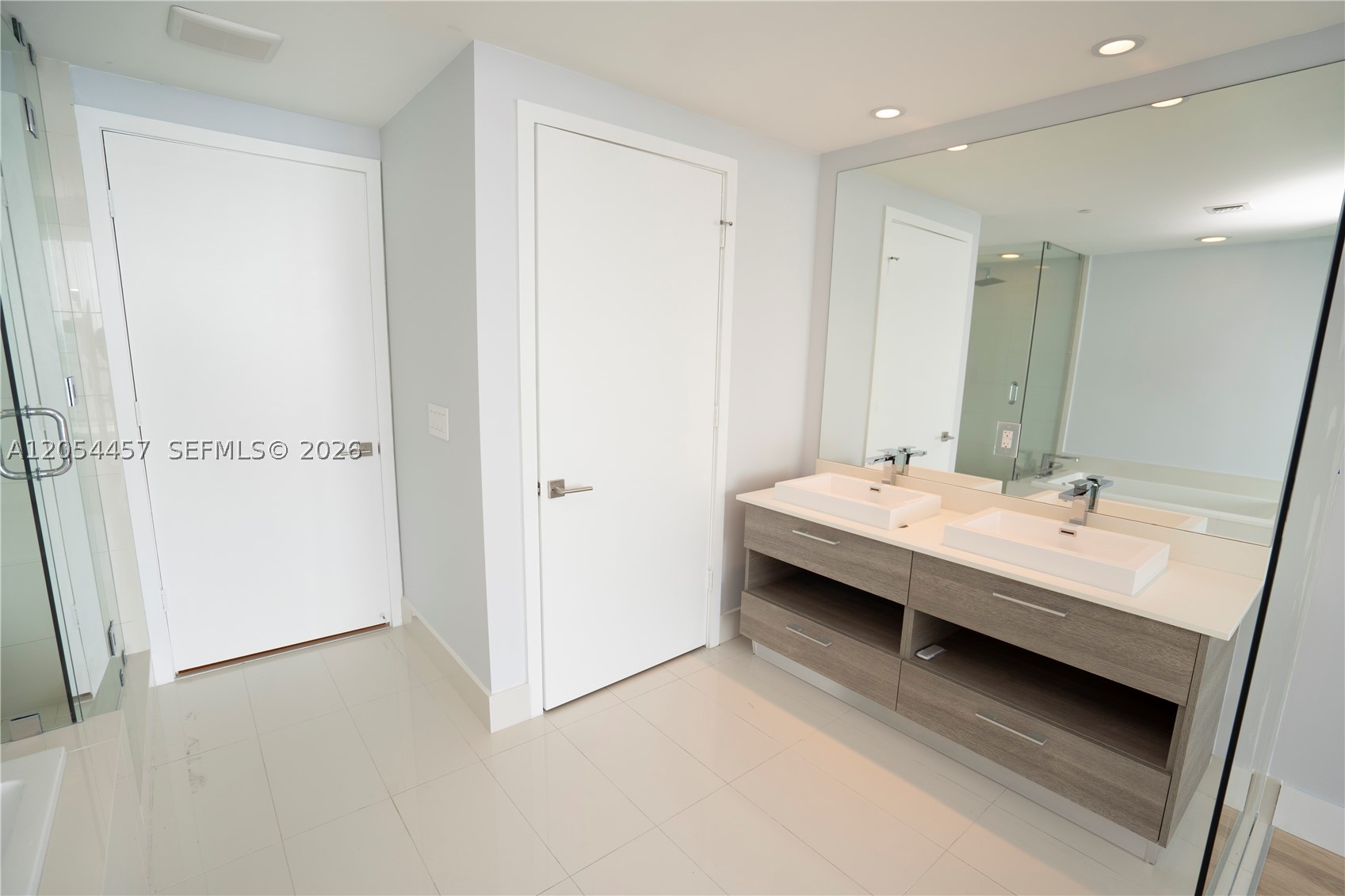 650 NE 32nd St #4104, Miami FL 33137
