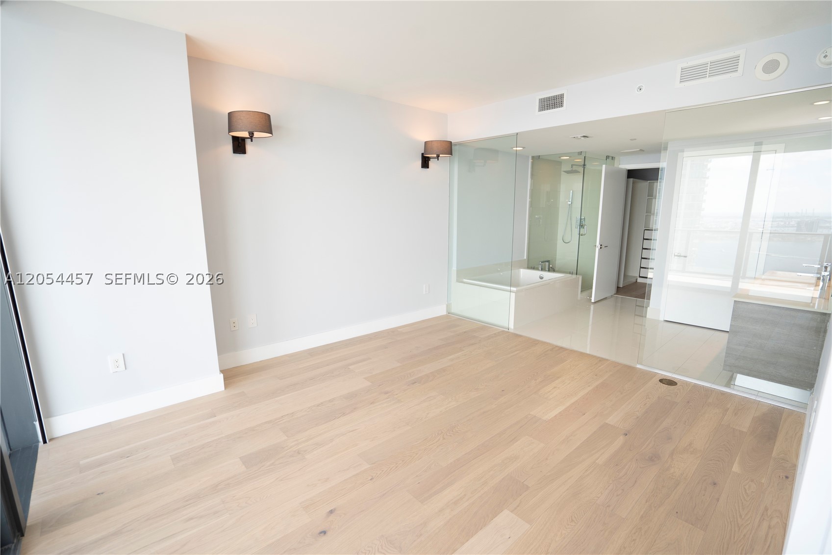 650 NE 32nd St #4104, Miami FL 33137