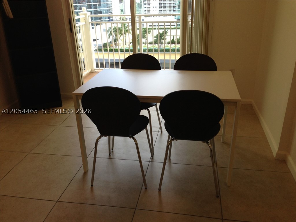185 SE 14 TER #2012, Miami FL 33131