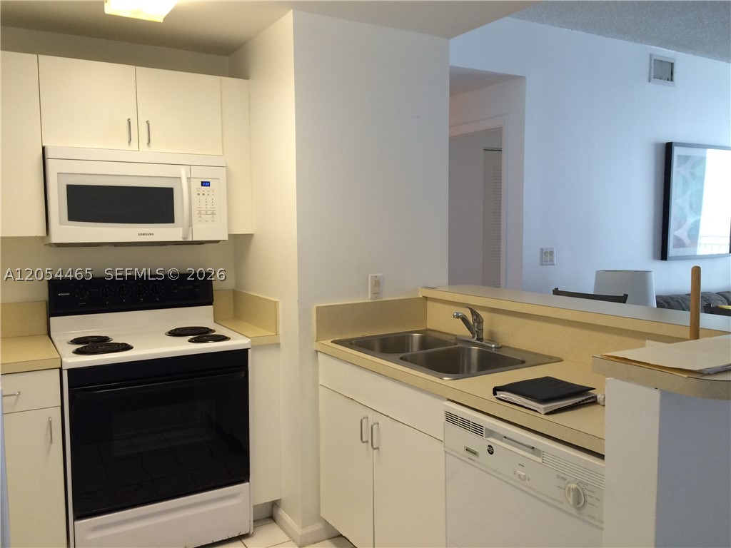 185 SE 14 TER #2012, Miami FL 33131