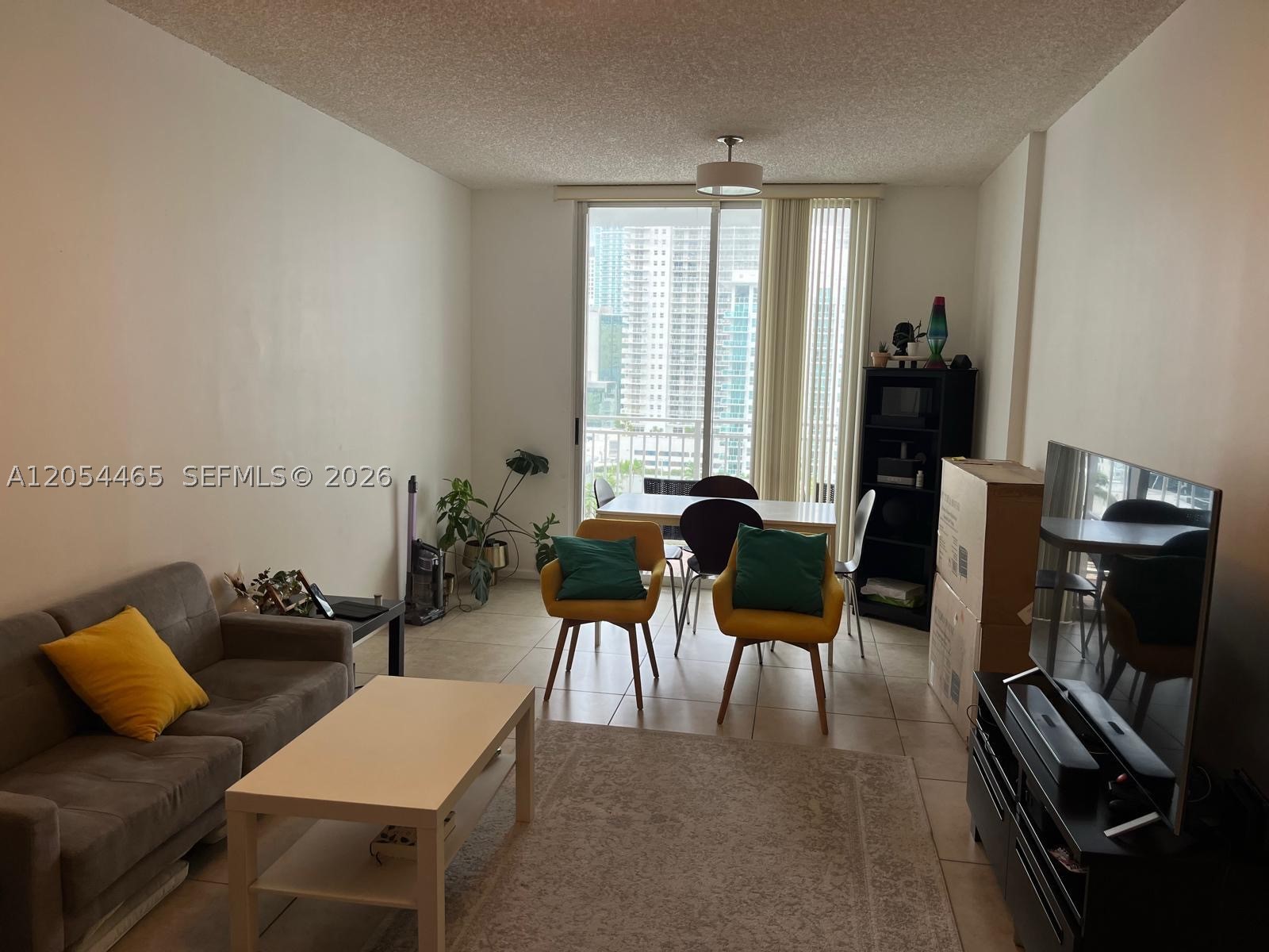 185 SE 14 TER #2012, Miami FL 33131