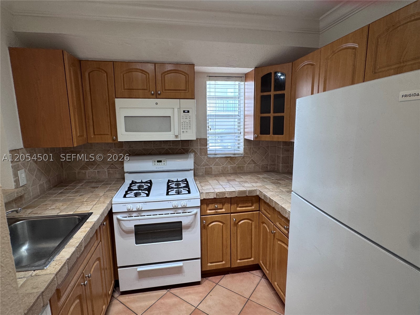 6705 N Kendall Dr #301, Pinecrest FL 33156