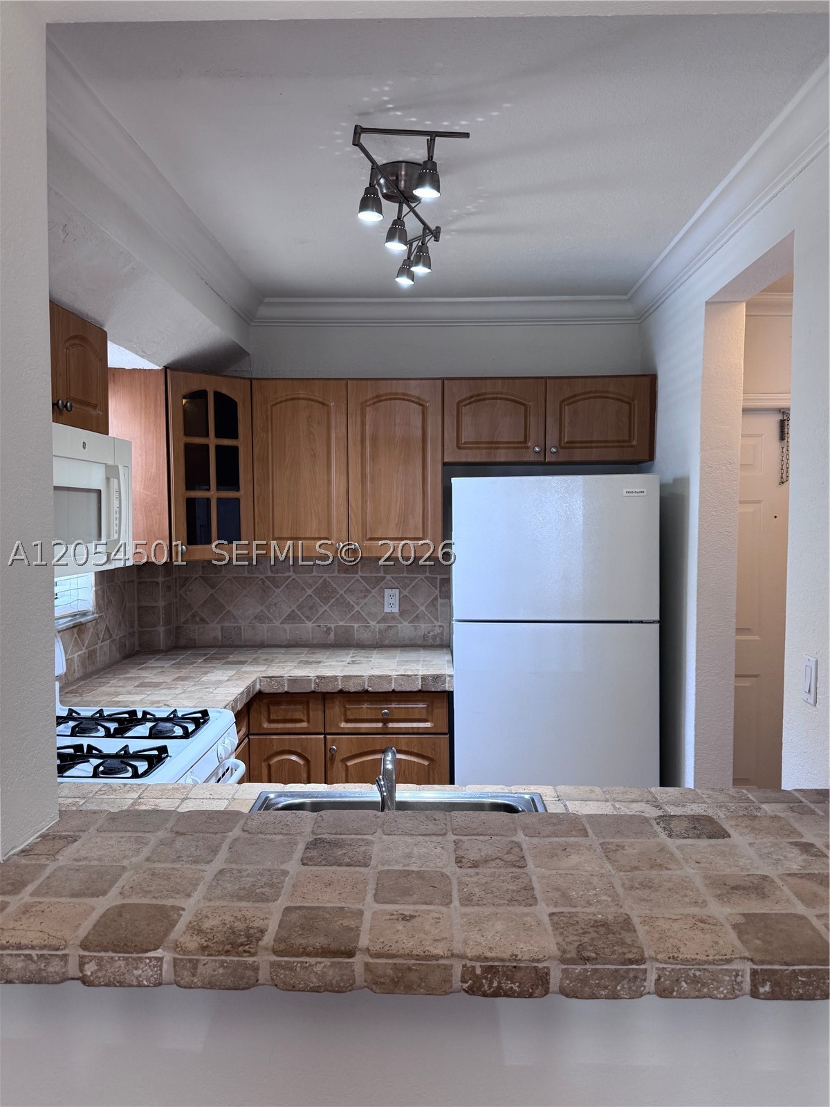 6705 N Kendall Dr #301, Pinecrest FL 33156