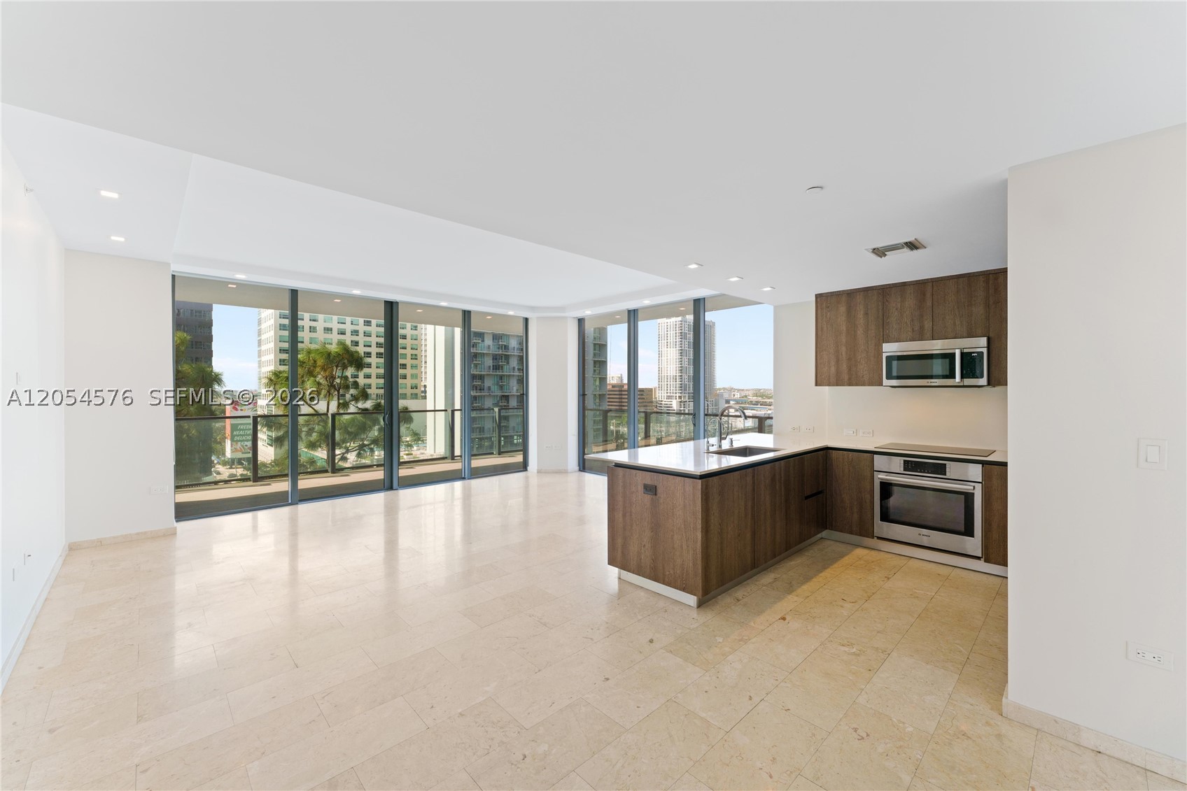 88 SW 7th St #712, Miami FL 33130