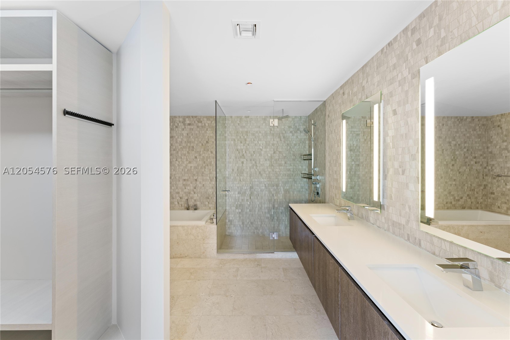 88 SW 7th St #712, Miami FL 33130
