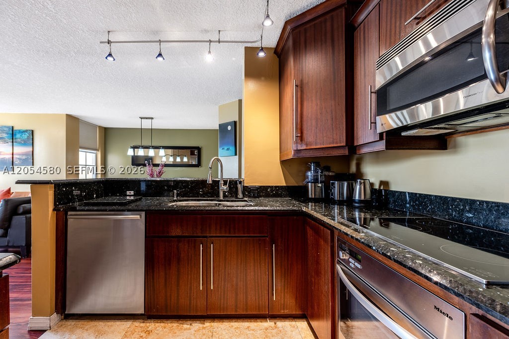 19999 E Country Club Dr #1302, Aventura FL 33180