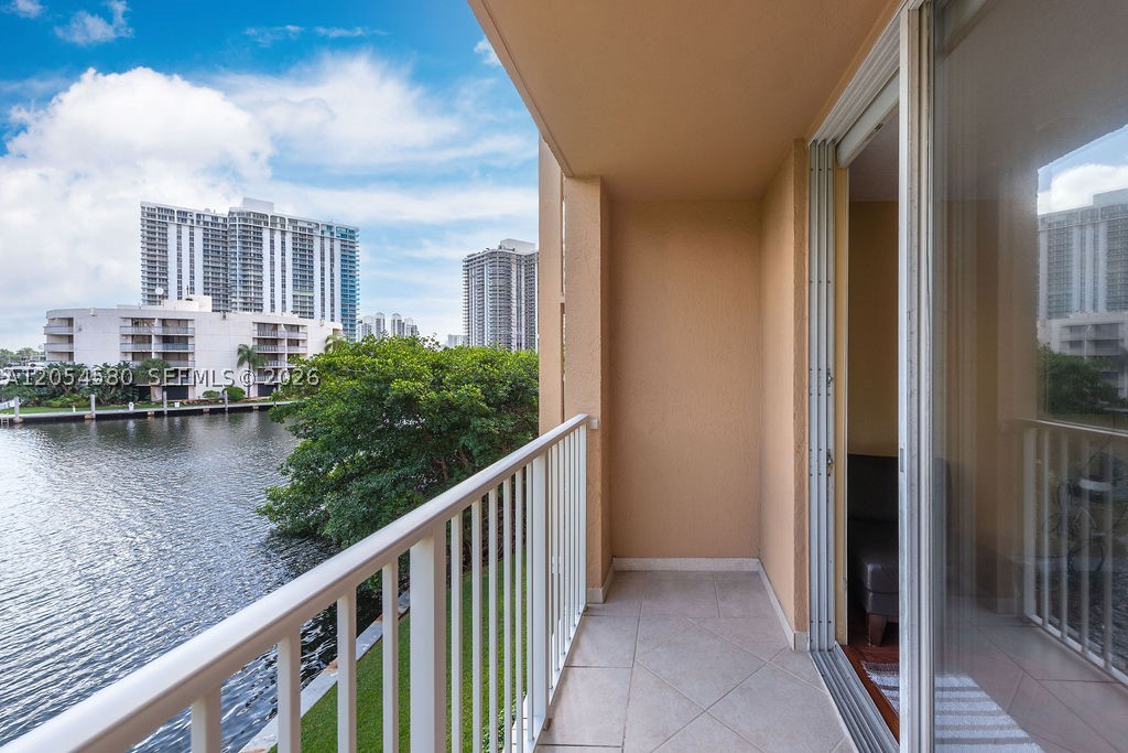 19999 E Country Club Dr #1302, Aventura FL 33180