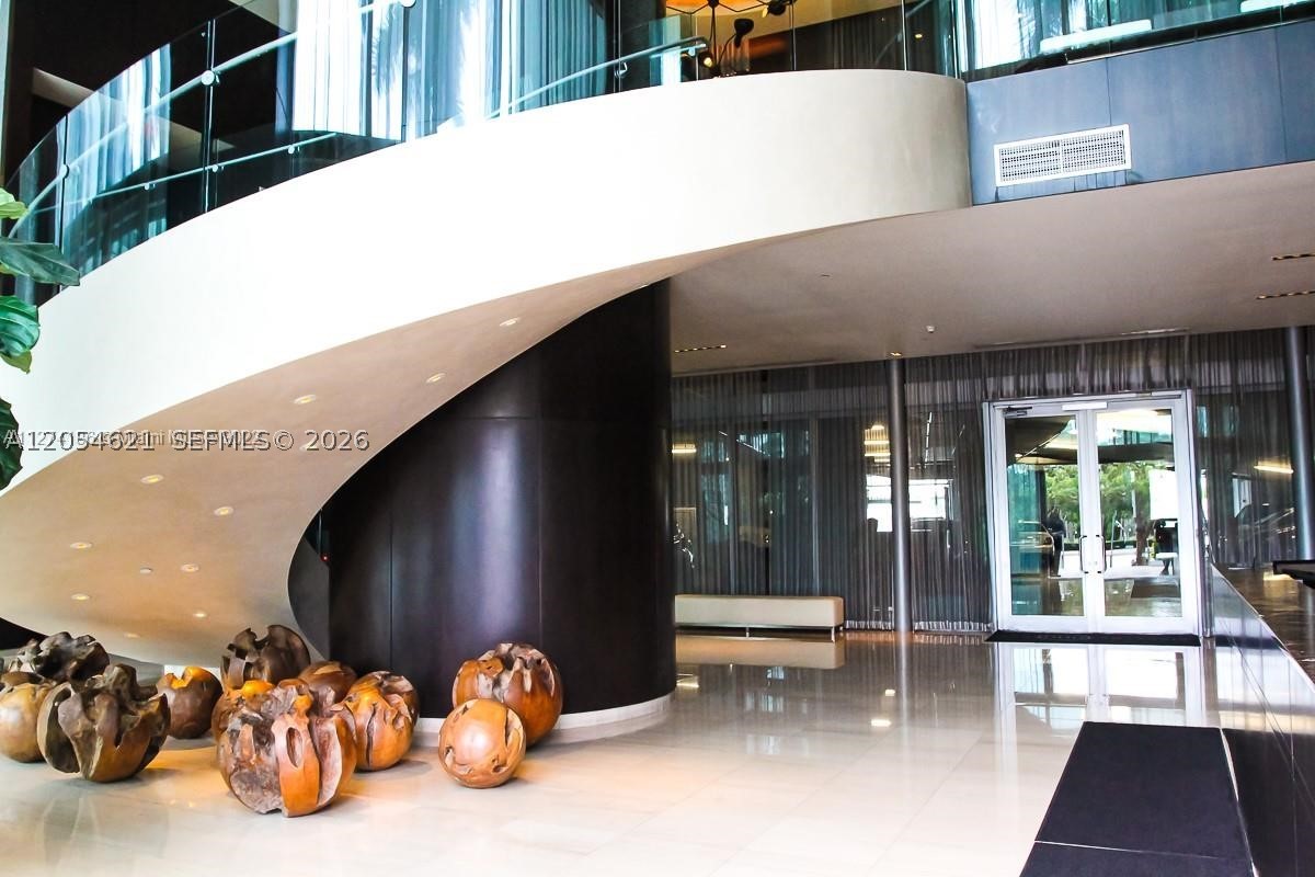 900 Biscayne Blvd #4803, Miami FL 33132
