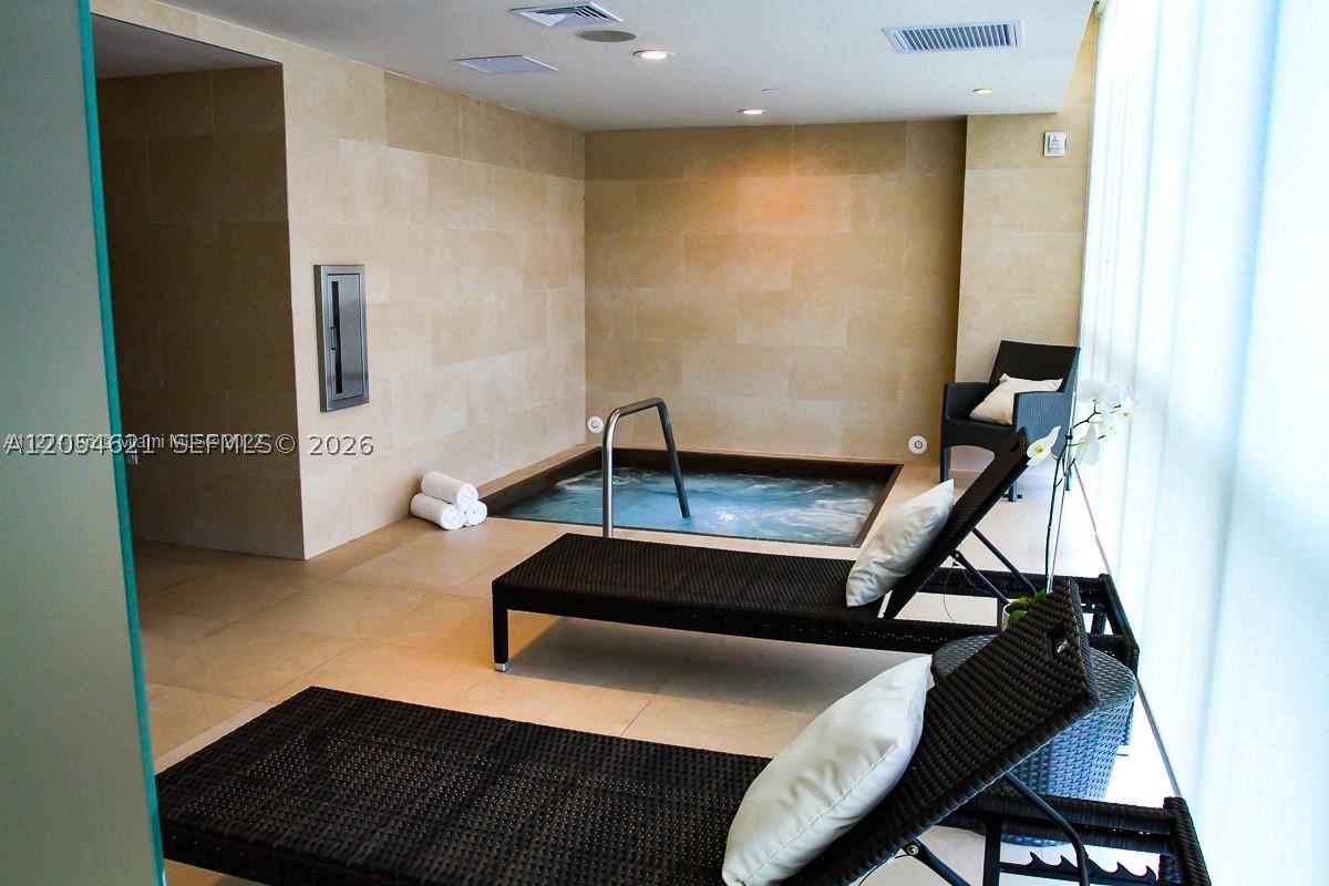 900 Biscayne Blvd #4803, Miami FL 33132