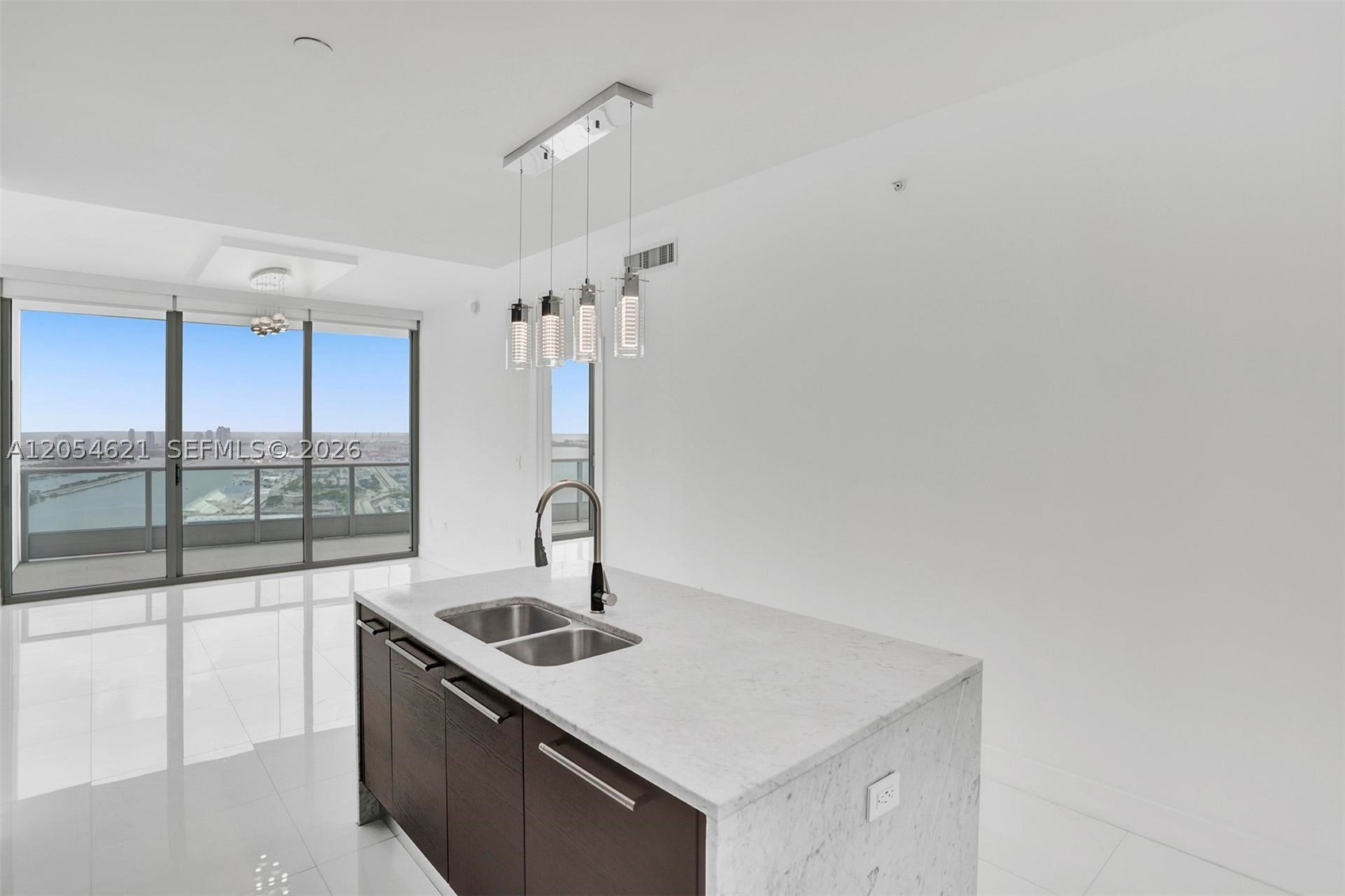 900 Biscayne Blvd #4803, Miami FL 33132