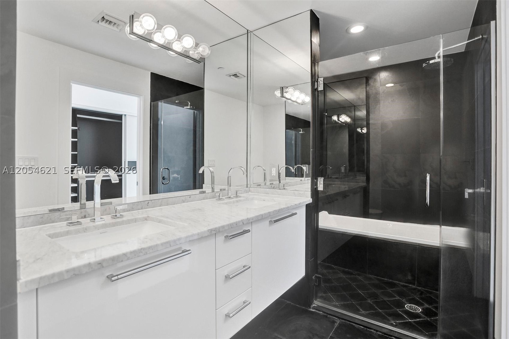 900 Biscayne Blvd #4803, Miami FL 33132