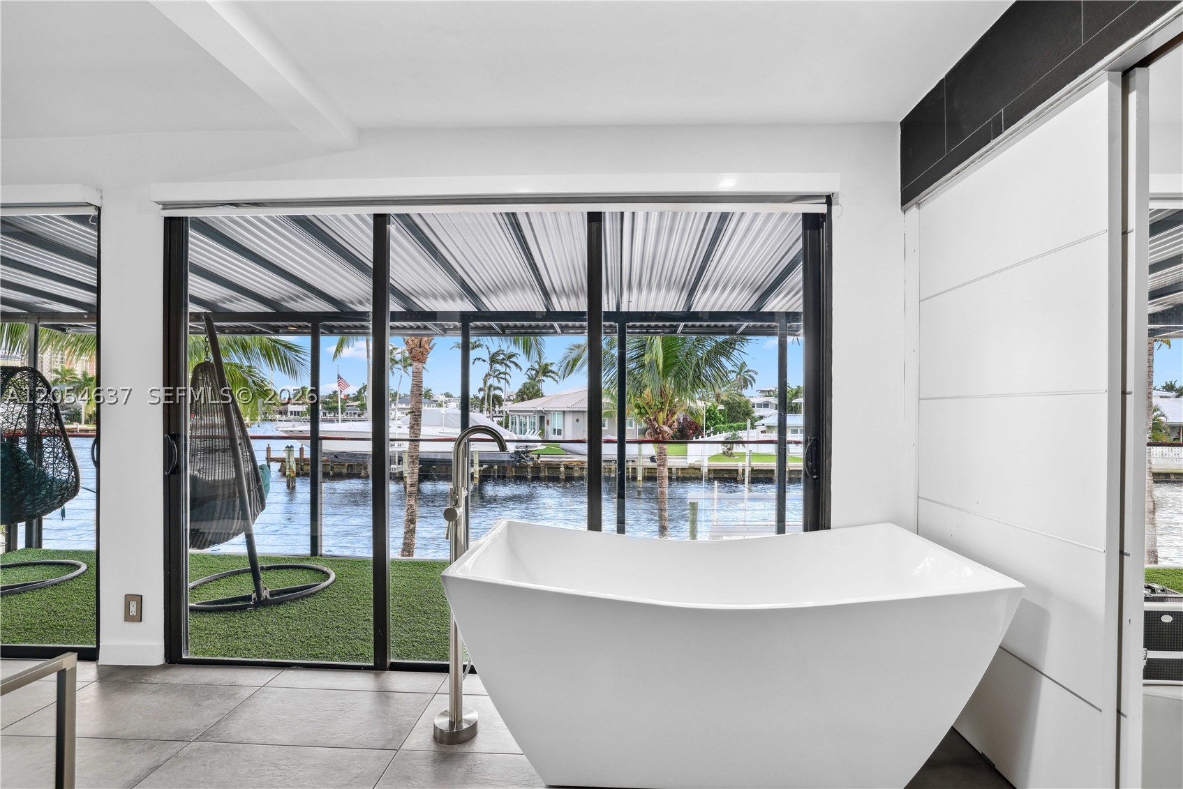 2886 NE 25th St, Fort Lauderdale FL 33305