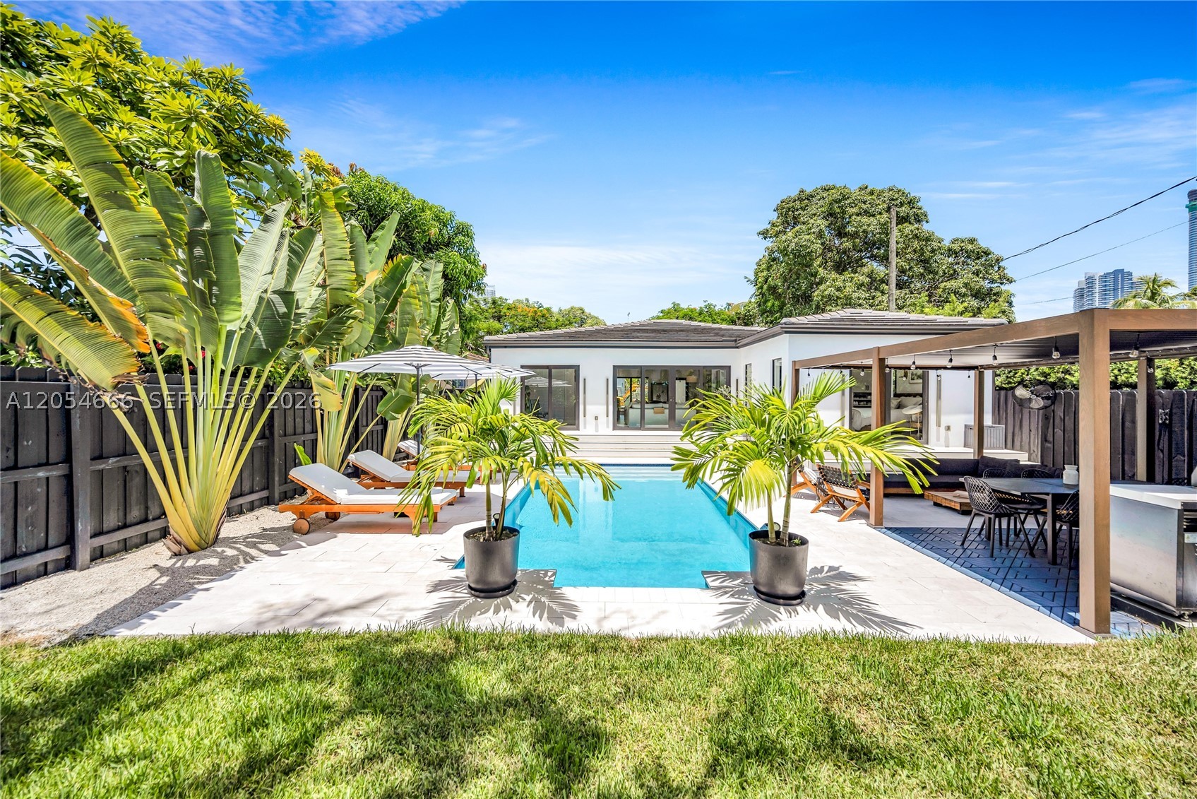 530 SW 18th Ter, Miami FL 33129