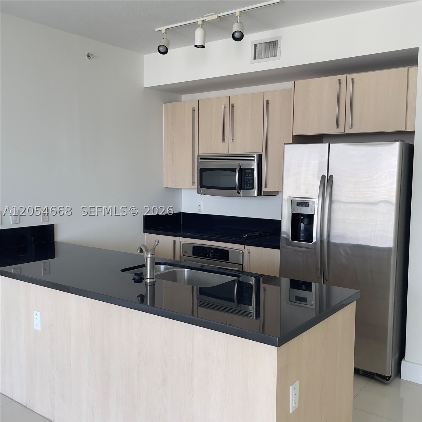 79 SW 12 ST #3011-S, Miami FL 33130