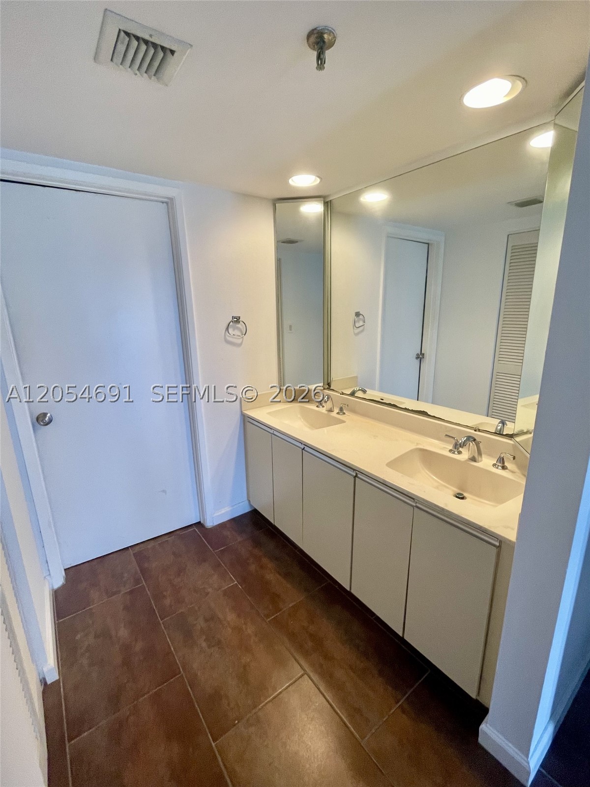 520 Brickell Key Dr #A1512, Miami FL 33131