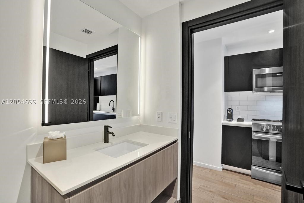 398 NE 5th St #3013, Miami FL 33132