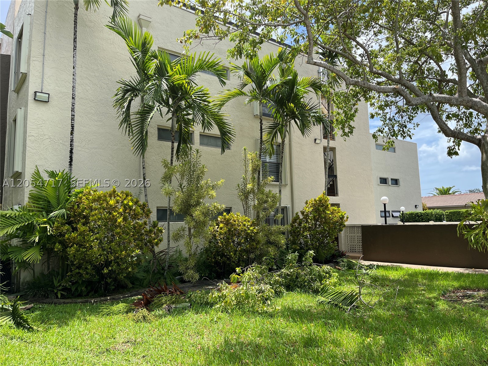 709 Curtiss Pkwy #11, Miami Springs FL 33166
