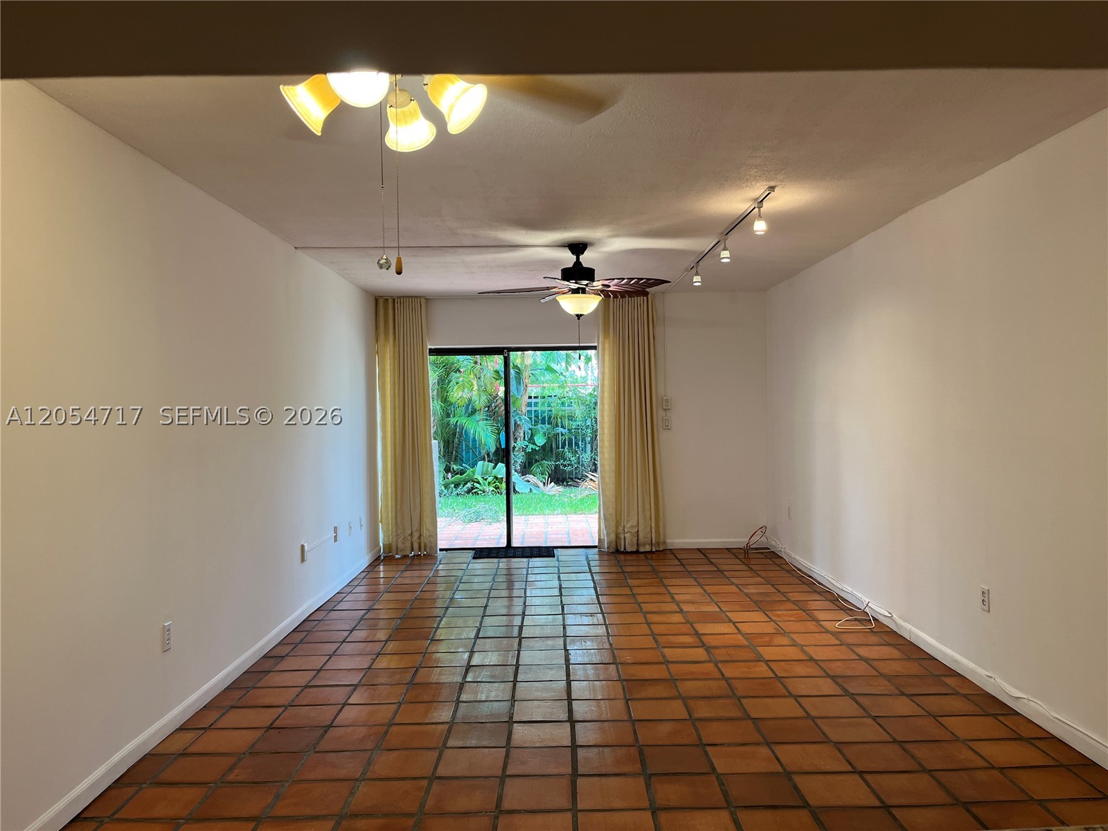 709 Curtiss Pkwy #11, Miami Springs FL 33166