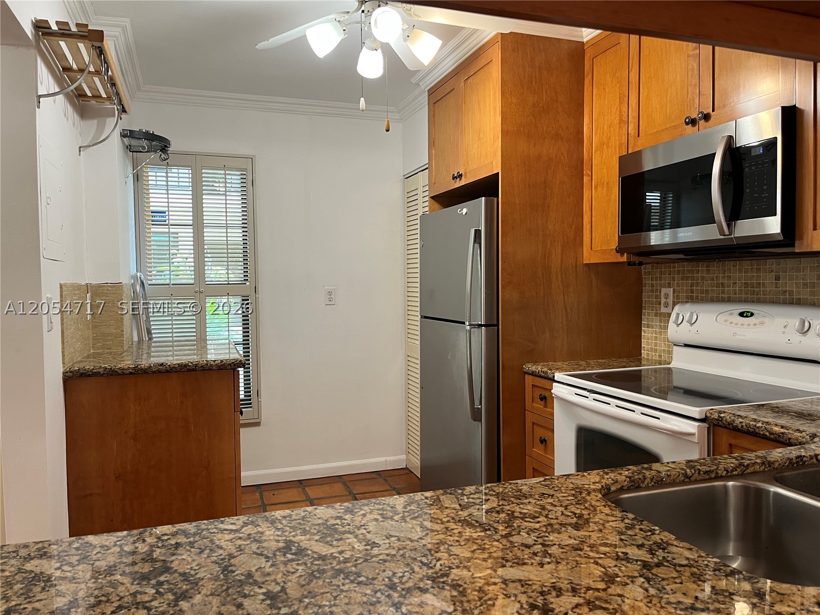 709 Curtiss Pkwy #11, Miami Springs FL 33166
