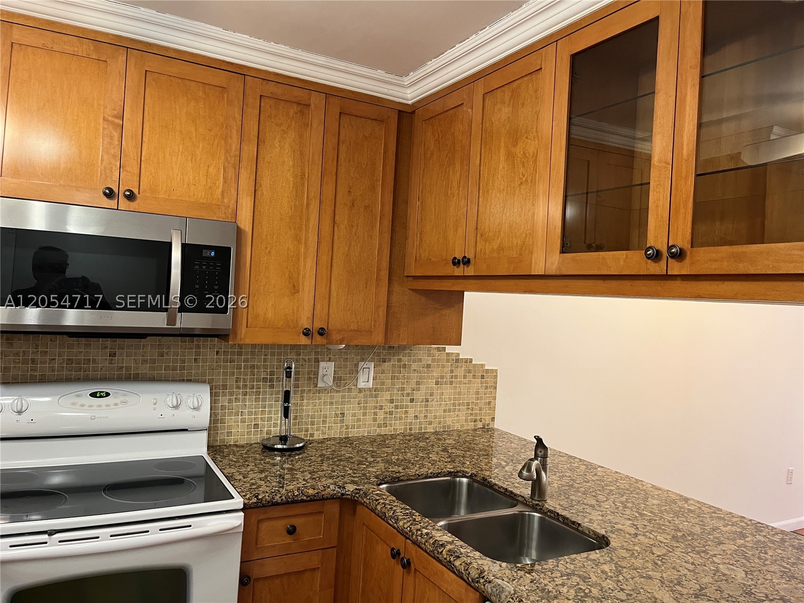 709 Curtiss Pkwy #11, Miami Springs FL 33166