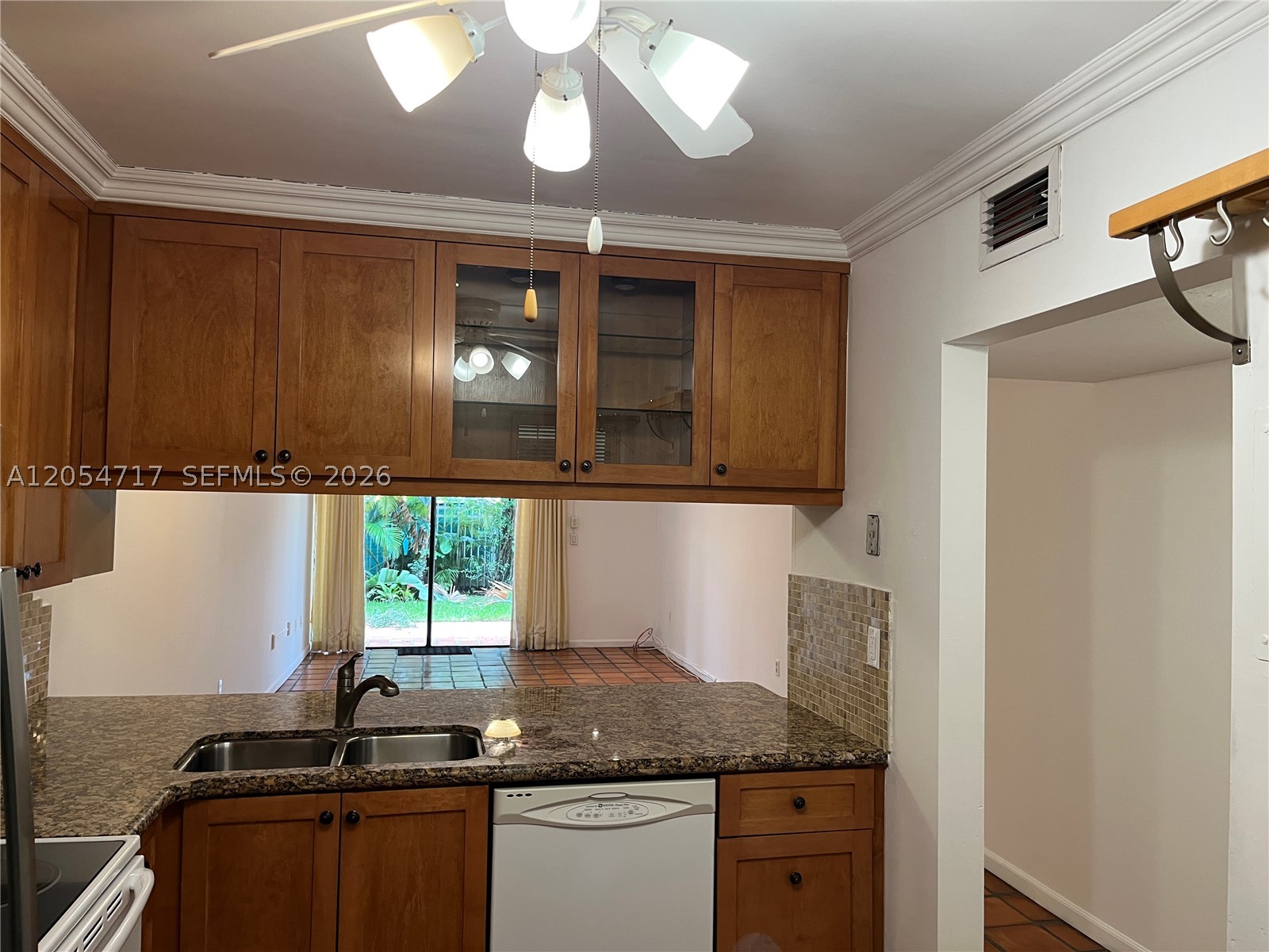 709 Curtiss Pkwy #11, Miami Springs FL 33166
