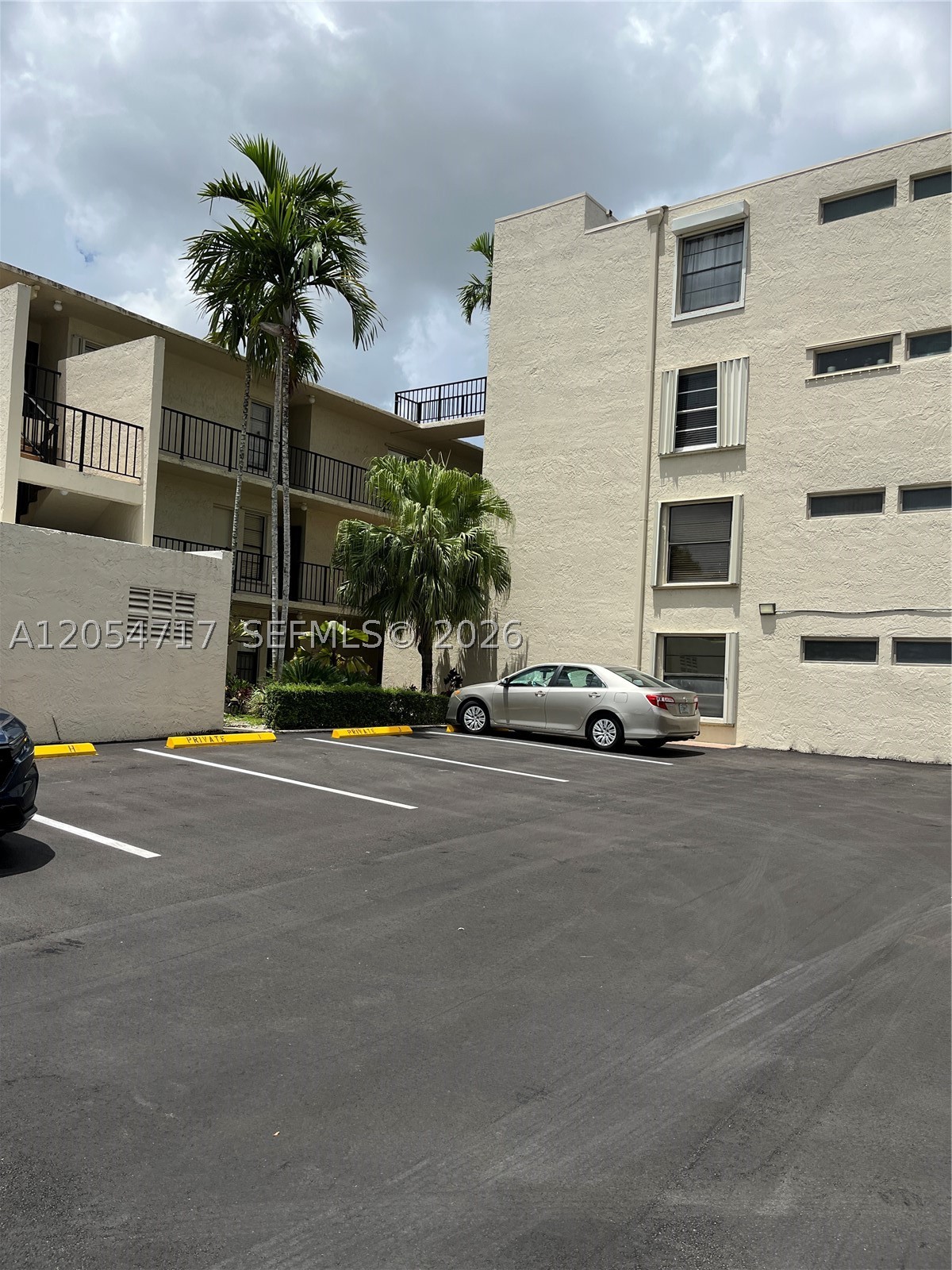 709 Curtiss Pkwy #11, Miami Springs FL 33166