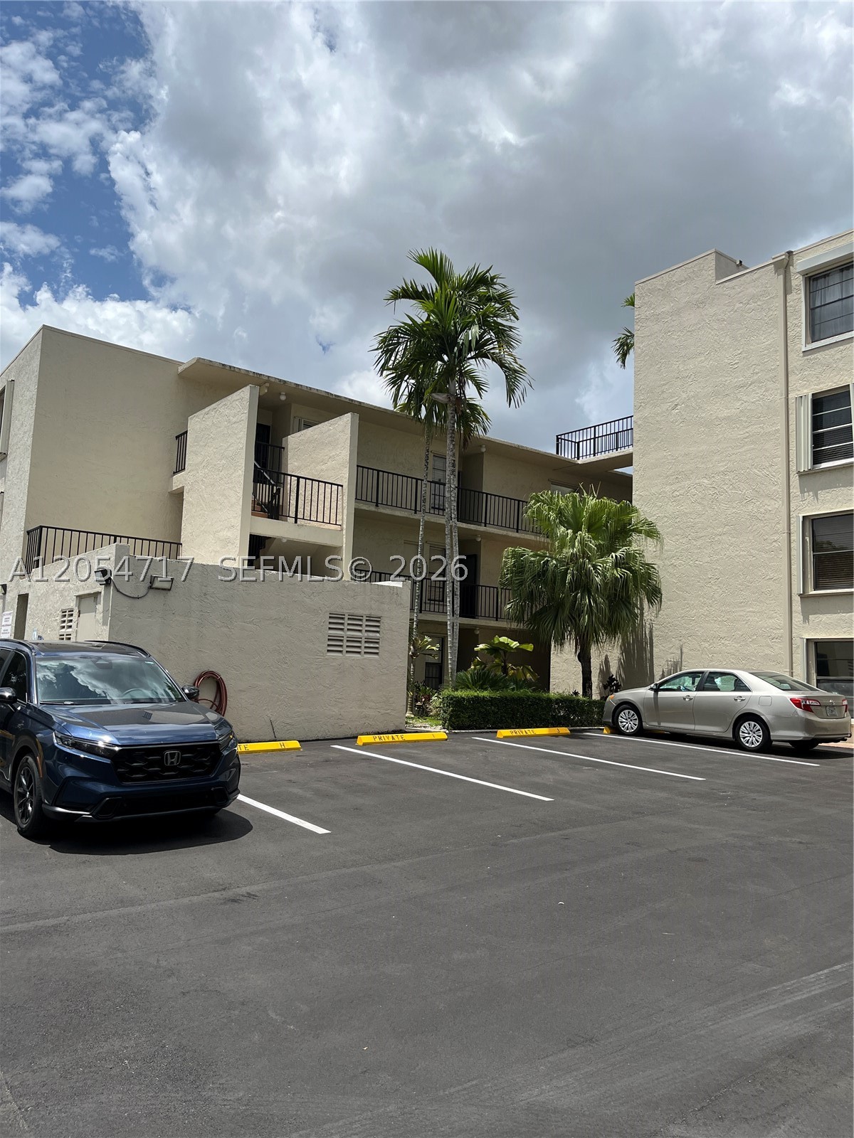 709 Curtiss Pkwy #11, Miami Springs FL 33166