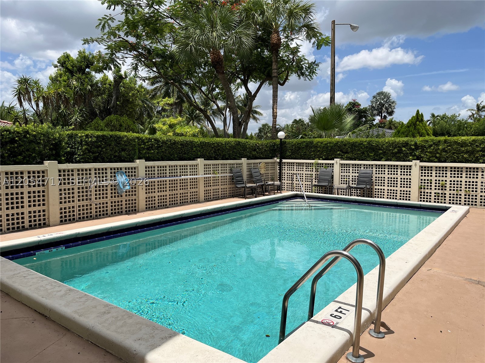 709 Curtiss Pkwy #11, Miami Springs FL 33166
