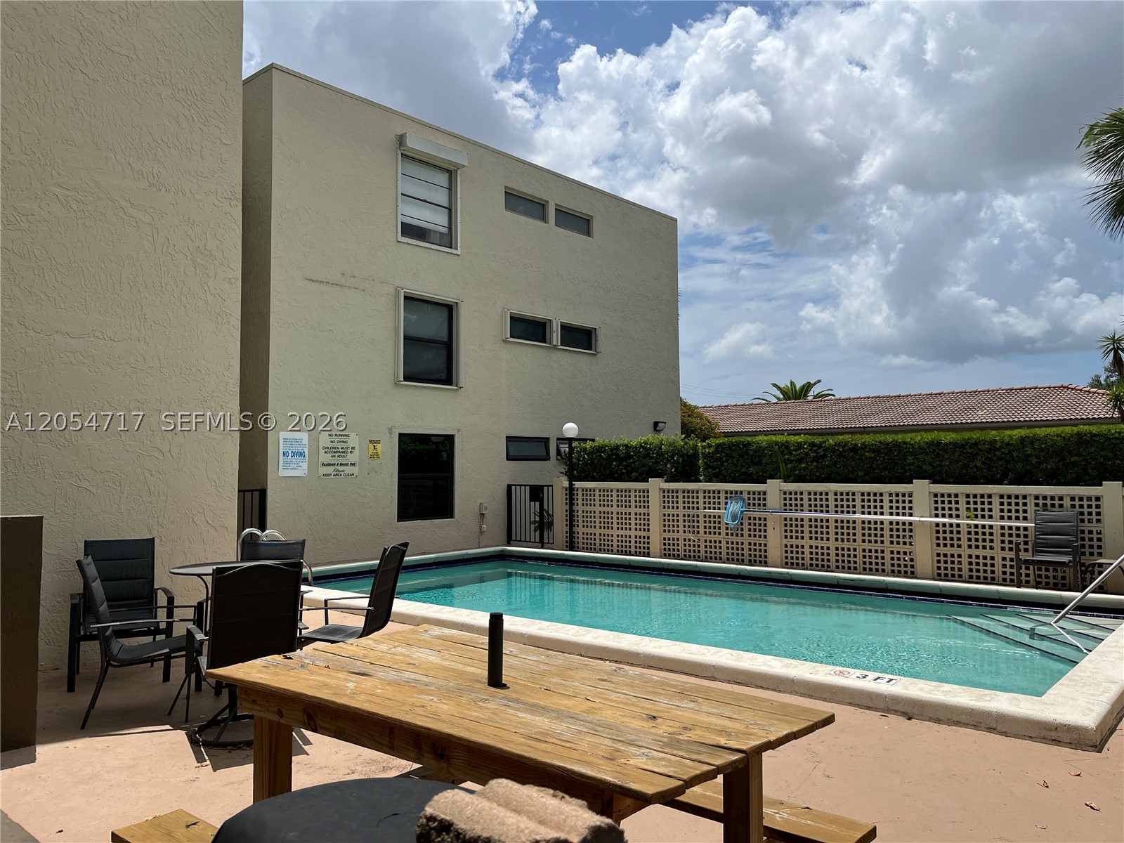 709 Curtiss Pkwy #11, Miami Springs FL 33166