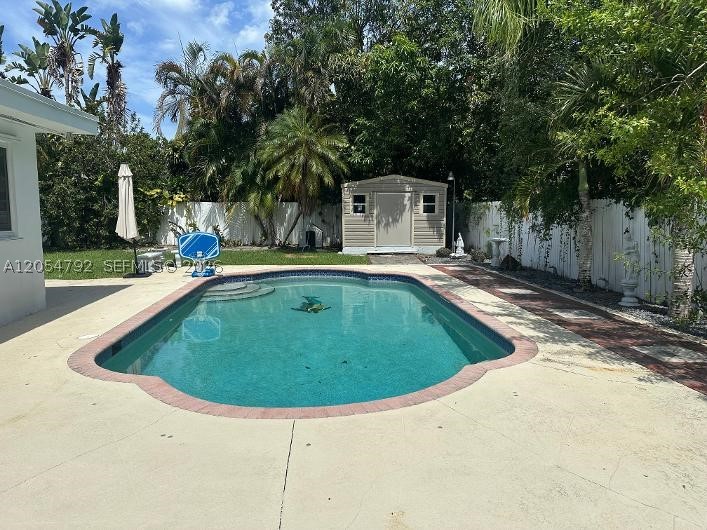 1102 NE 117th St, Biscayne Park FL 33161