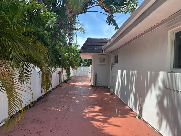 1102 NE 117th St, Biscayne Park FL 33161