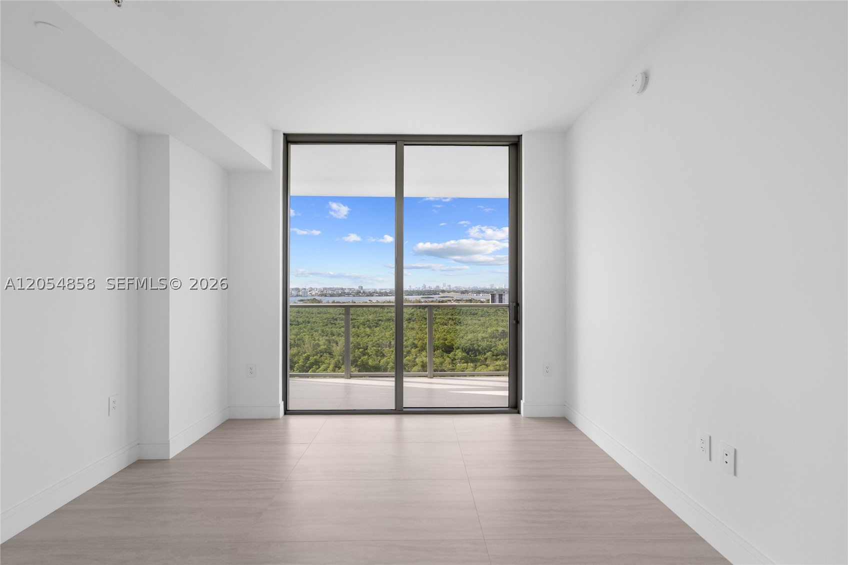 2411 Laguna Circle #1604, North Miami FL 33181