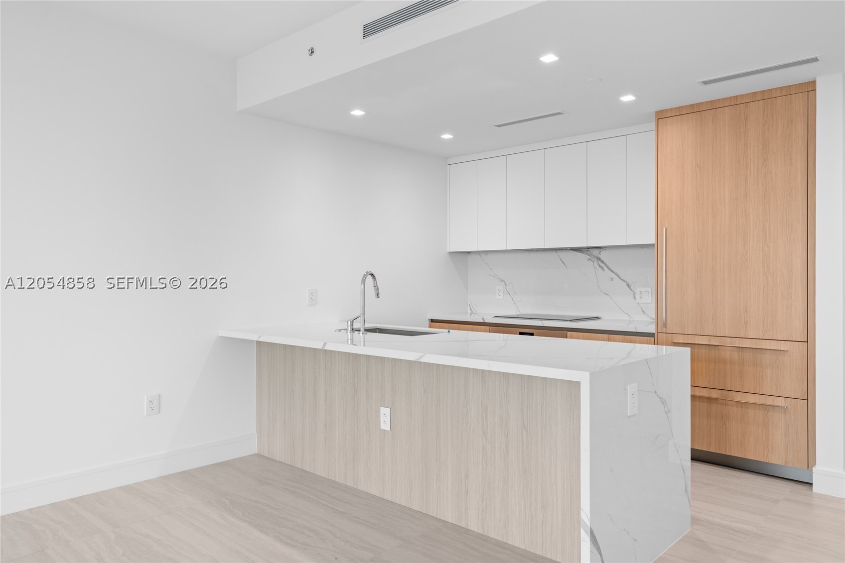 2411 Laguna Circle #1604, North Miami FL 33181