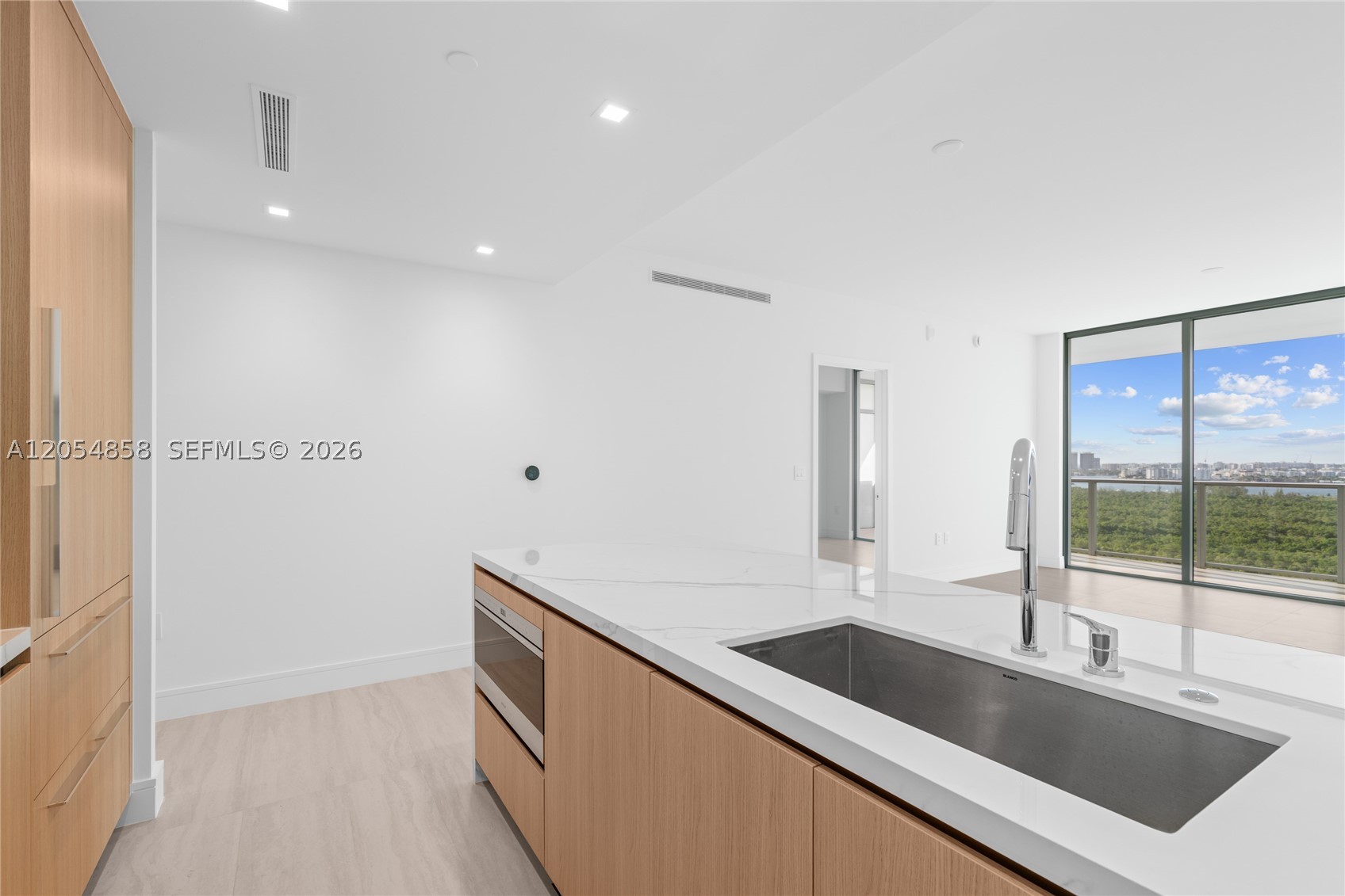 2411 Laguna Circle #1604, North Miami FL 33181